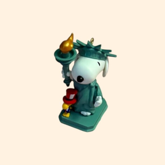 2008 Hallmark Snoopy ornament ‘Patriotic Pals’ - Picture 1 of 5